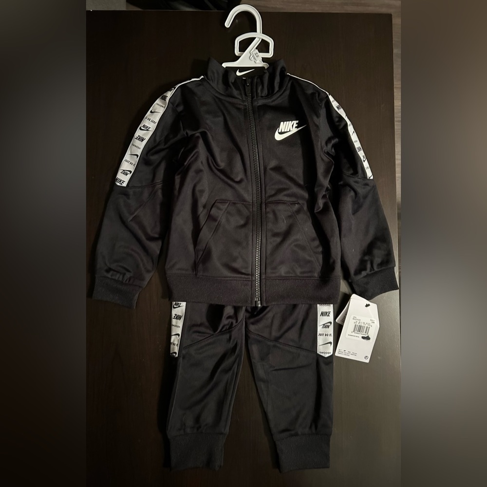NWT Nike toddler track set⭐️FINAL OFFER